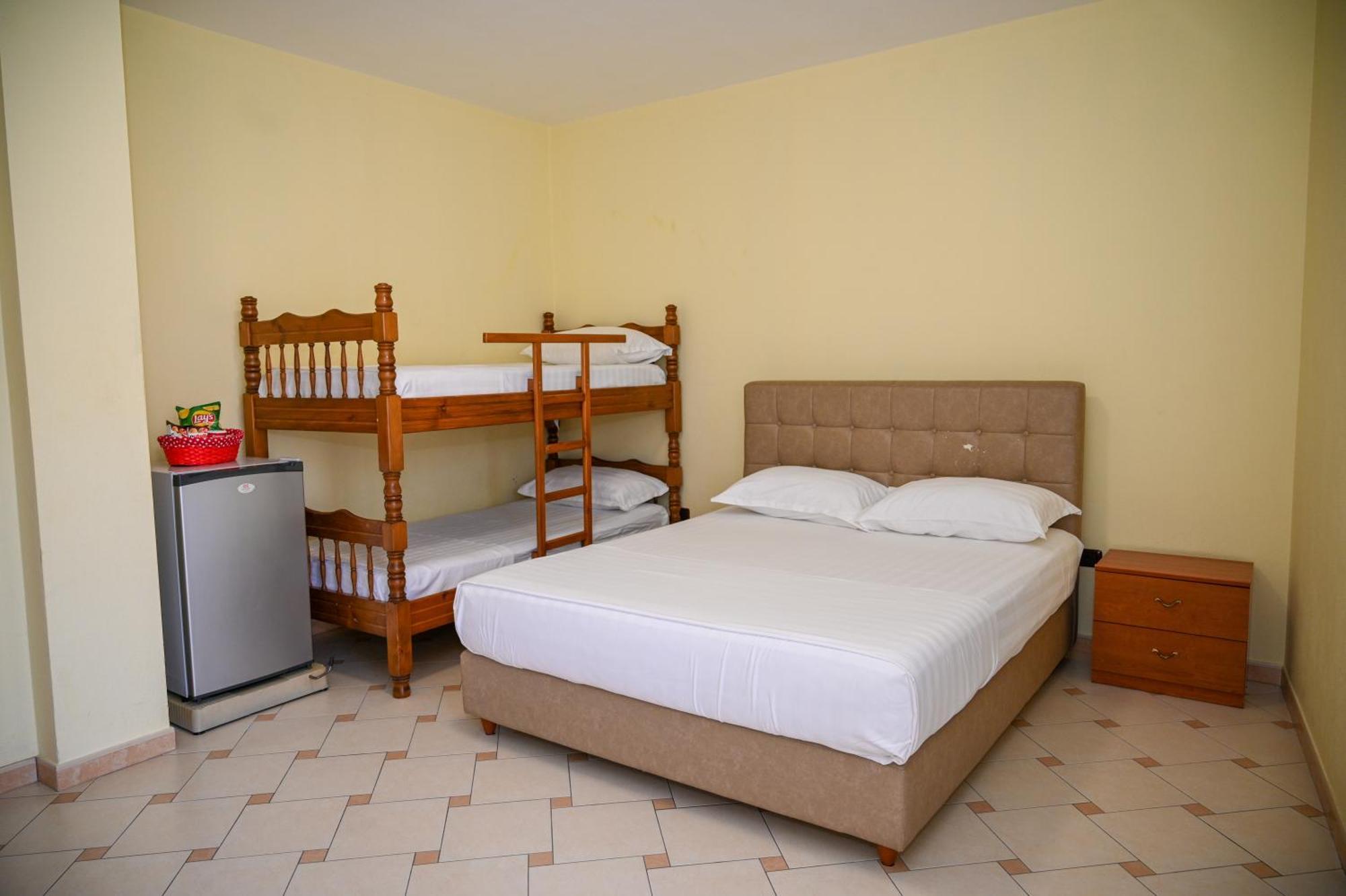 Hotel Vila Emes Драч Екстериор снимка