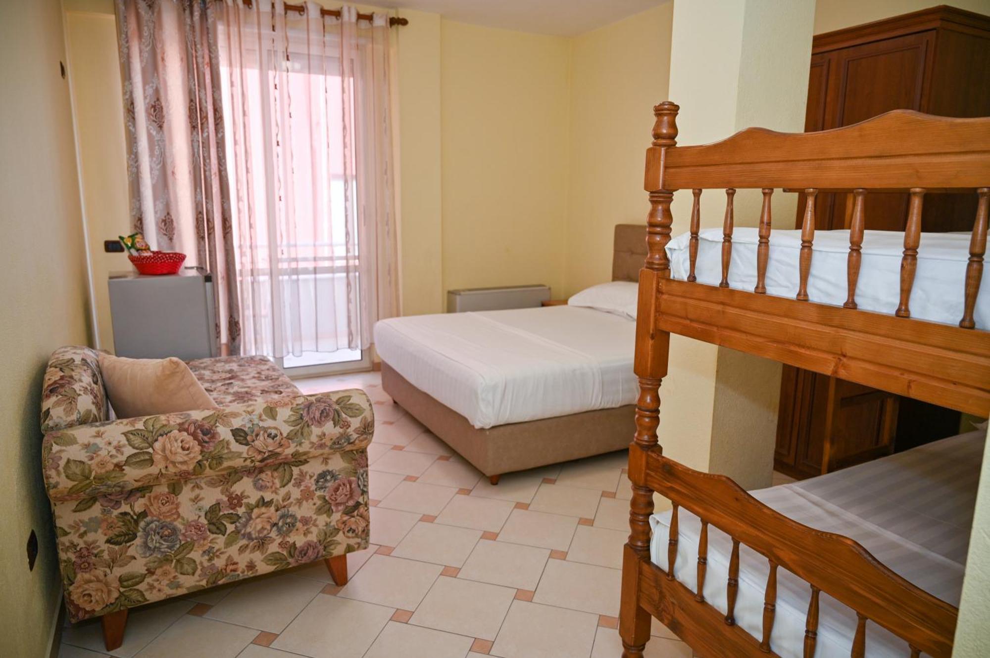Hotel Vila Emes Драч Екстериор снимка